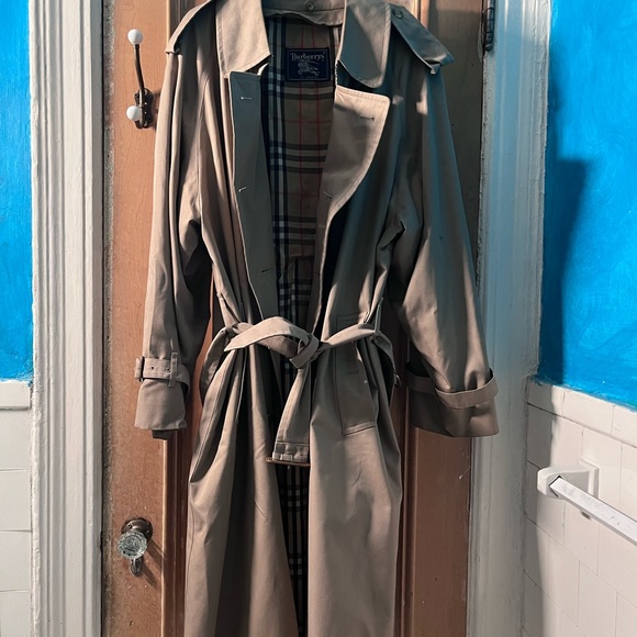 Burberry Trench - Picture 1 of 6